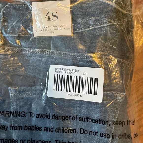 WHITE HOUSE BLACK MARKET JEANS…SIZE 4 CURVY SHORT NEW WITH TAG - Picture 12 of 16